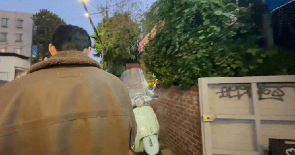 "Anh sếp showbiz" bị truy đuổi trong đêm, tính mạng ngàn cân treo sợi tóc 26 "Anh sếp showbiz" bị truy đuổi trong đêm, tính mạng ngàn cân treo sợi tóc casi 1 1771898899425572736049 59 0 449 745 crop 1771898930075504030632gifpng