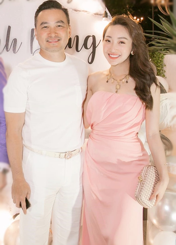 Diễn viên sở hữu tài sản nghìn tỉ, biệt thự từ Việt Nam đến London: Hôn nhân viên mãn bên vợ kém 16 tuổi- Ảnh 1.