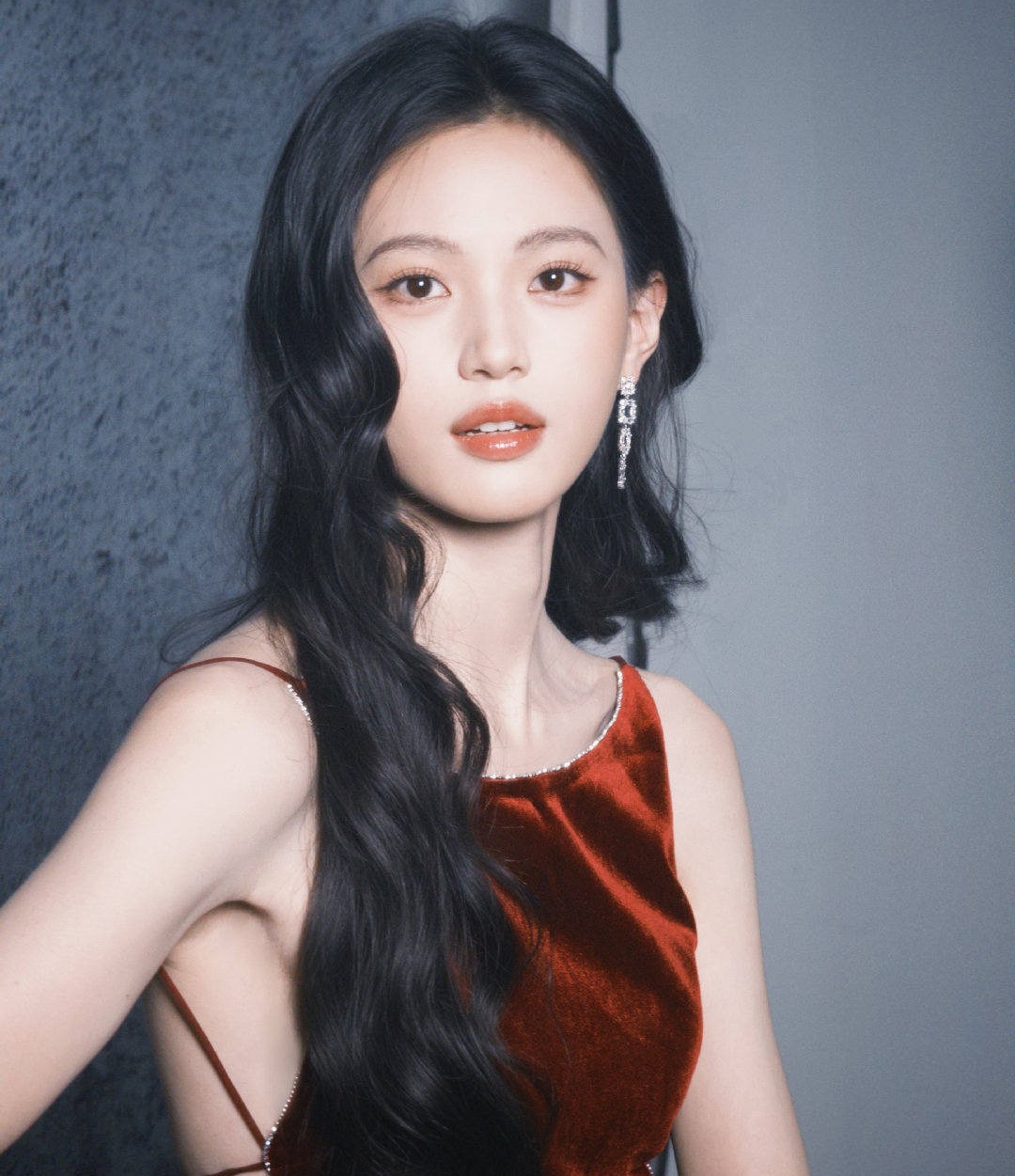 Bức ảnh gây lú cực mạnh đang chia rẽ MXH: Mỗi người nhìn ra 1 minh tinh, rốt cuộc cô ấy là ai?- Ảnh 4.