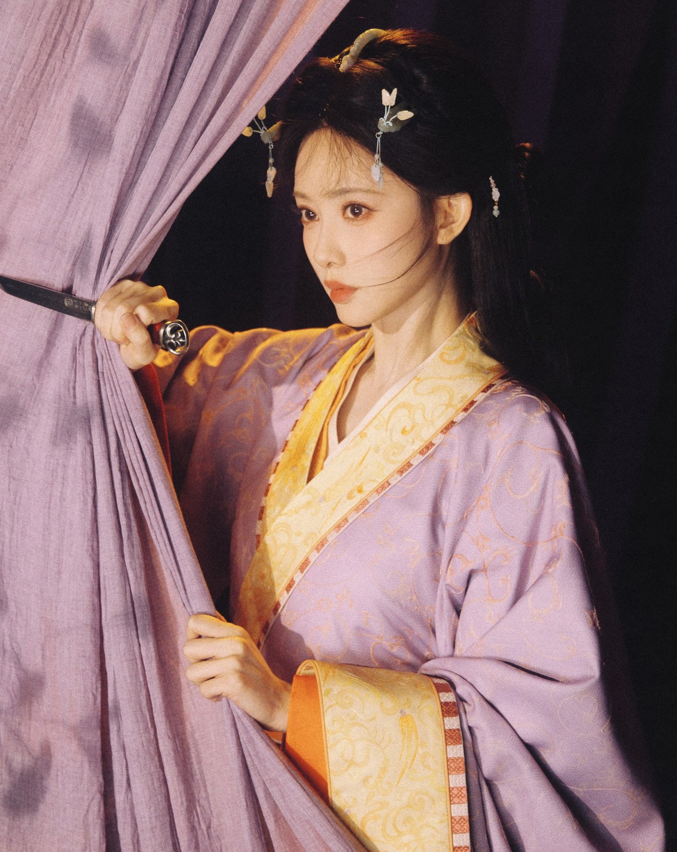 Tạo hình của Mạnh Tử Nghĩa còn bị nghi đạo nhái từ nữ diễn viên Lâm Duẫn.