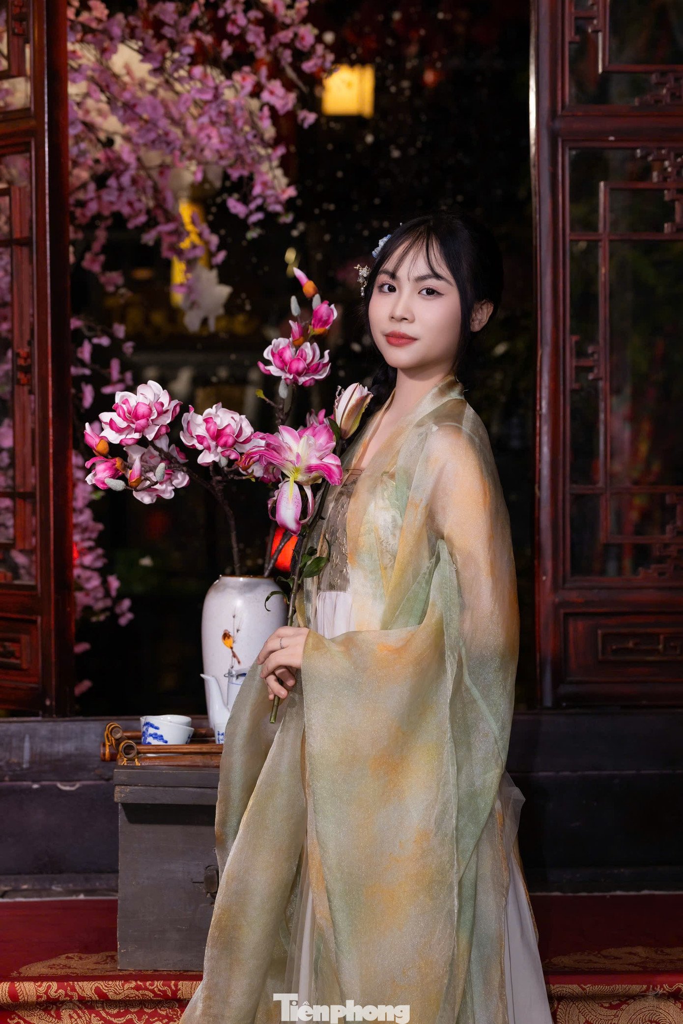 check-tet-7-1770948017-166-width1390height2083 Giới trẻ Thủ đô check-in quán cà phê như ‘phim trường Tết’ - 15