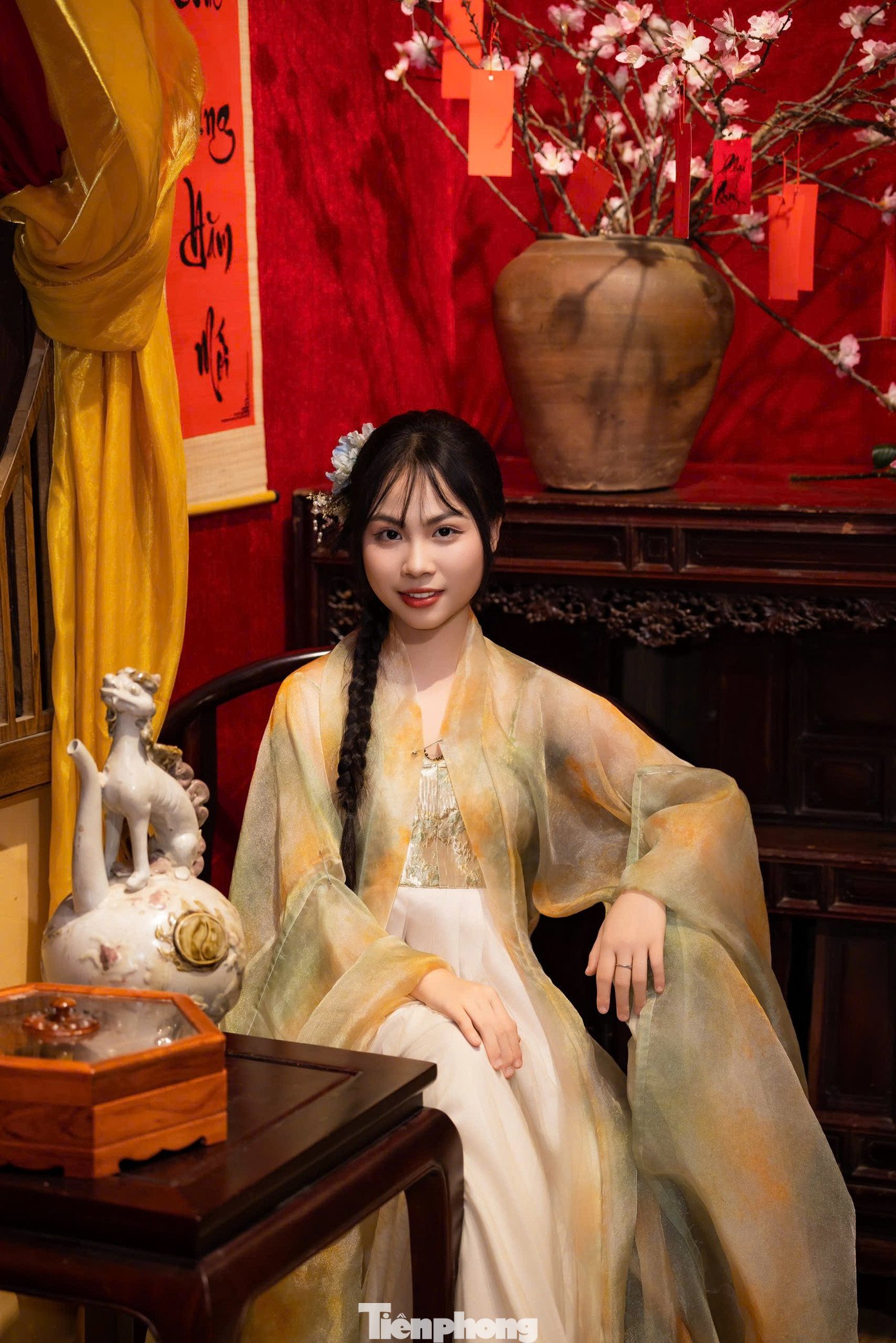 check-tet-8-1770948017-778-width1390height2083 Giới trẻ Thủ đô check-in quán cà phê như ‘phim trường Tết’ - 14