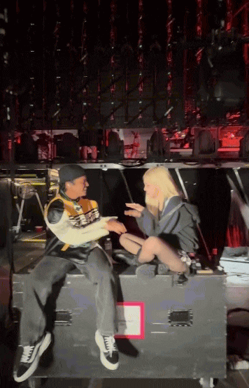 Rosé (BLACKPINK) bẽ bàng bị Bruno Mars ngó lơ toàn tập ở Grammy 2026- Ảnh 3.