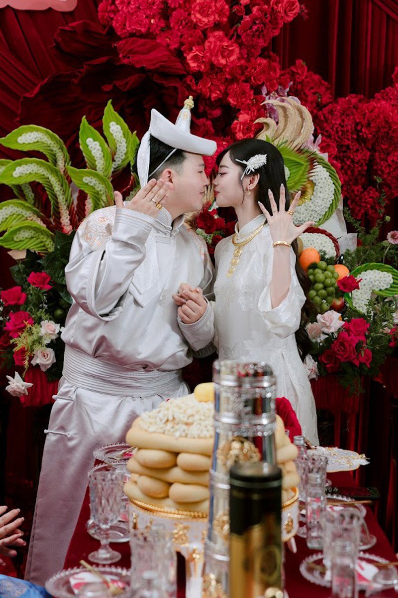 Cặp đôi cưới sau 4 năm tìm hiểu 