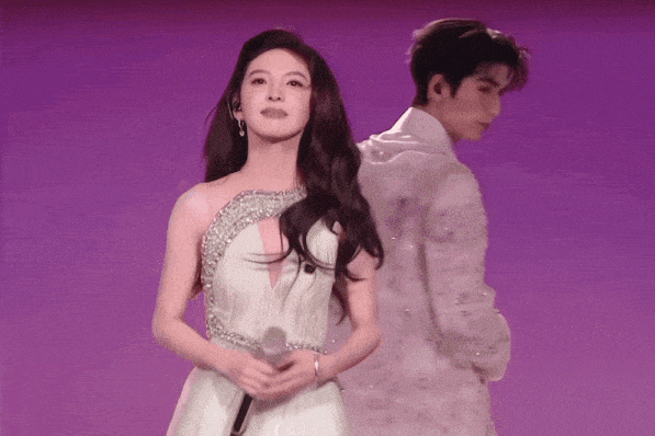 Cặp đôi khuấy đảo đêm Giao thừa 2026- Ảnh 1.