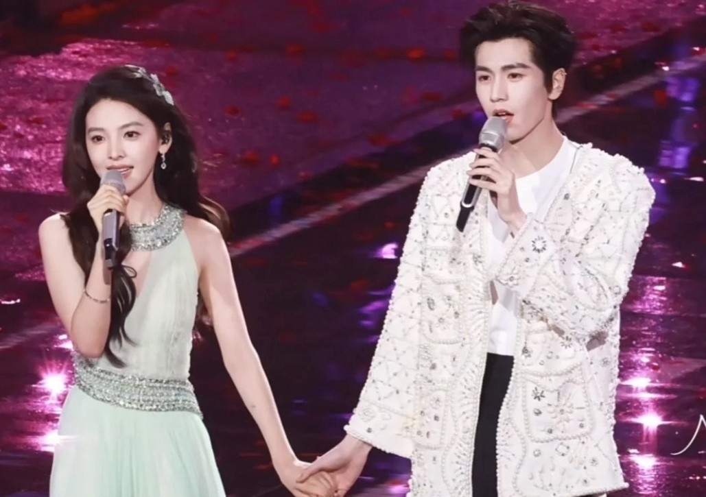 Cặp đôi khuấy đảo đêm Giao thừa 2026- Ảnh 3.