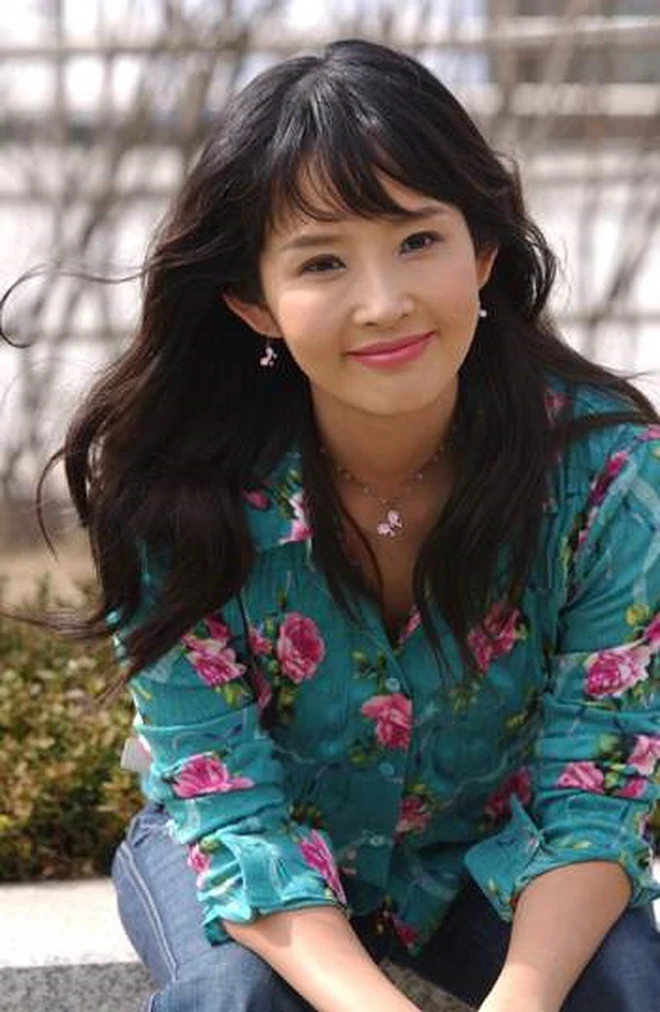 Hot nhất Hàn Quốc: Con gái cố minh tinh Choi Jin Sil kết hôn với bạn trai đáng tuổi chú, nụ hôn của cặp đôi khiến MXH nổ tung- Ảnh 6. Hot nhất Hàn Quốc: Con gái cố minh tinh Choi Jin Sil kết hôn với bạn trai đáng tuổi chú, nụ hôn của cặp đôi khiến MXH nổ tung- Ảnh 6.