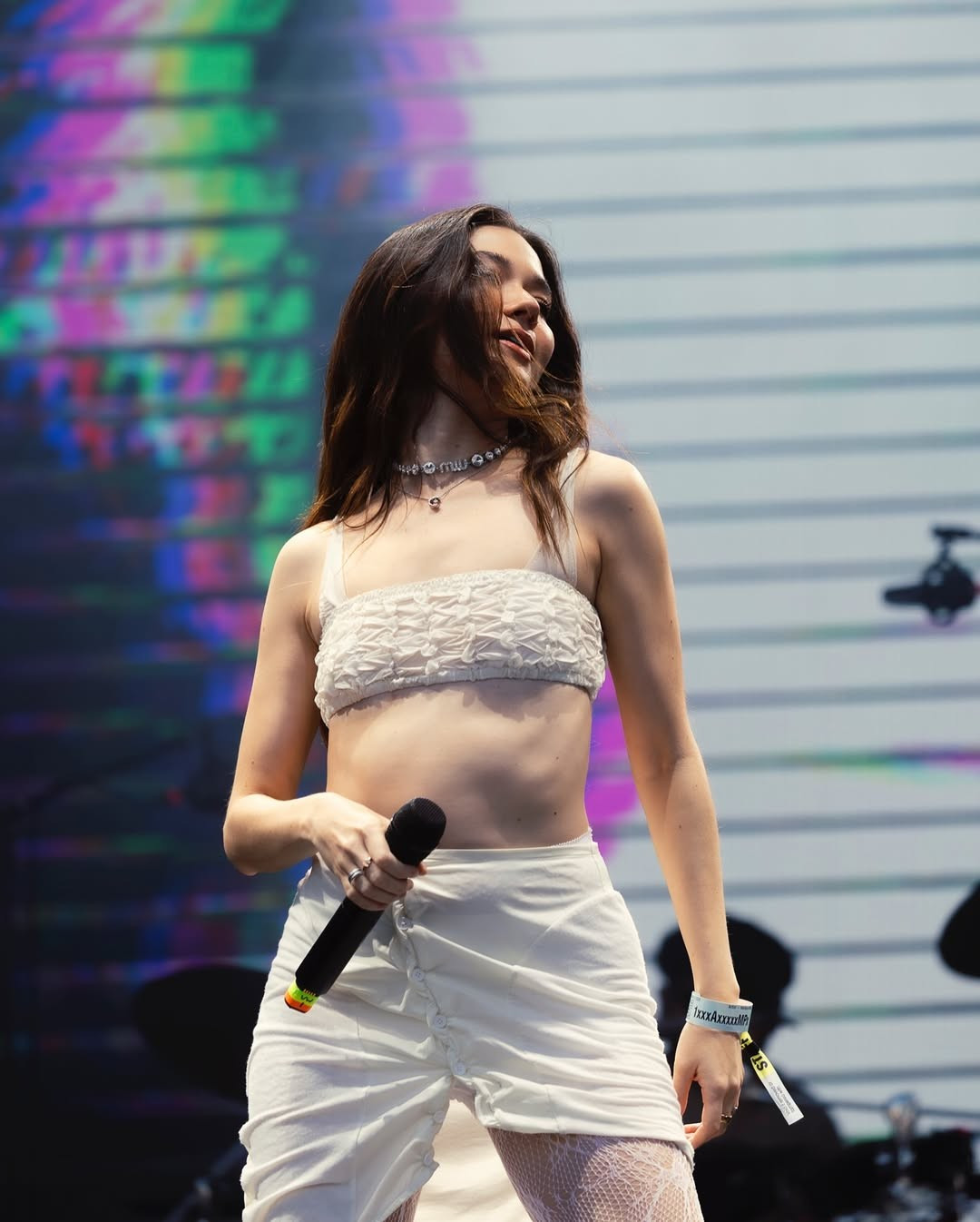 Nhan sắc nữ ca sĩ hát nhép 100% ở khai mạc SEA Games 33- Ảnh 1.