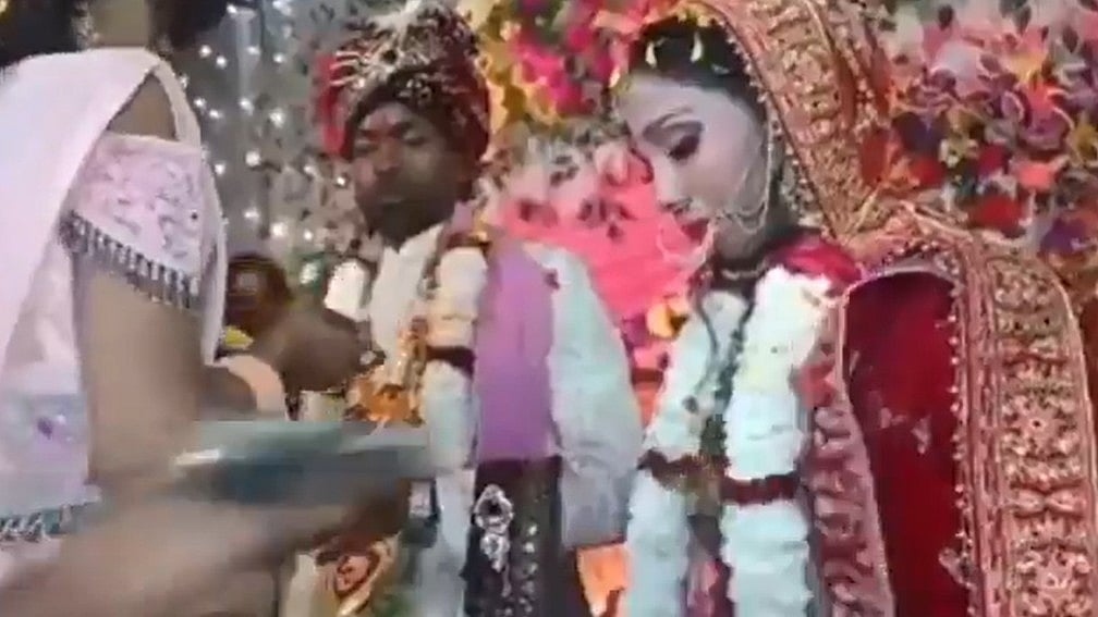 Cô dâu bị người yêu cũ bắn ngay trong đám cưới- Ảnh 1. Cô dâu bị người yêu cũ bắn ngay trong đám cưới- Ảnh 1.