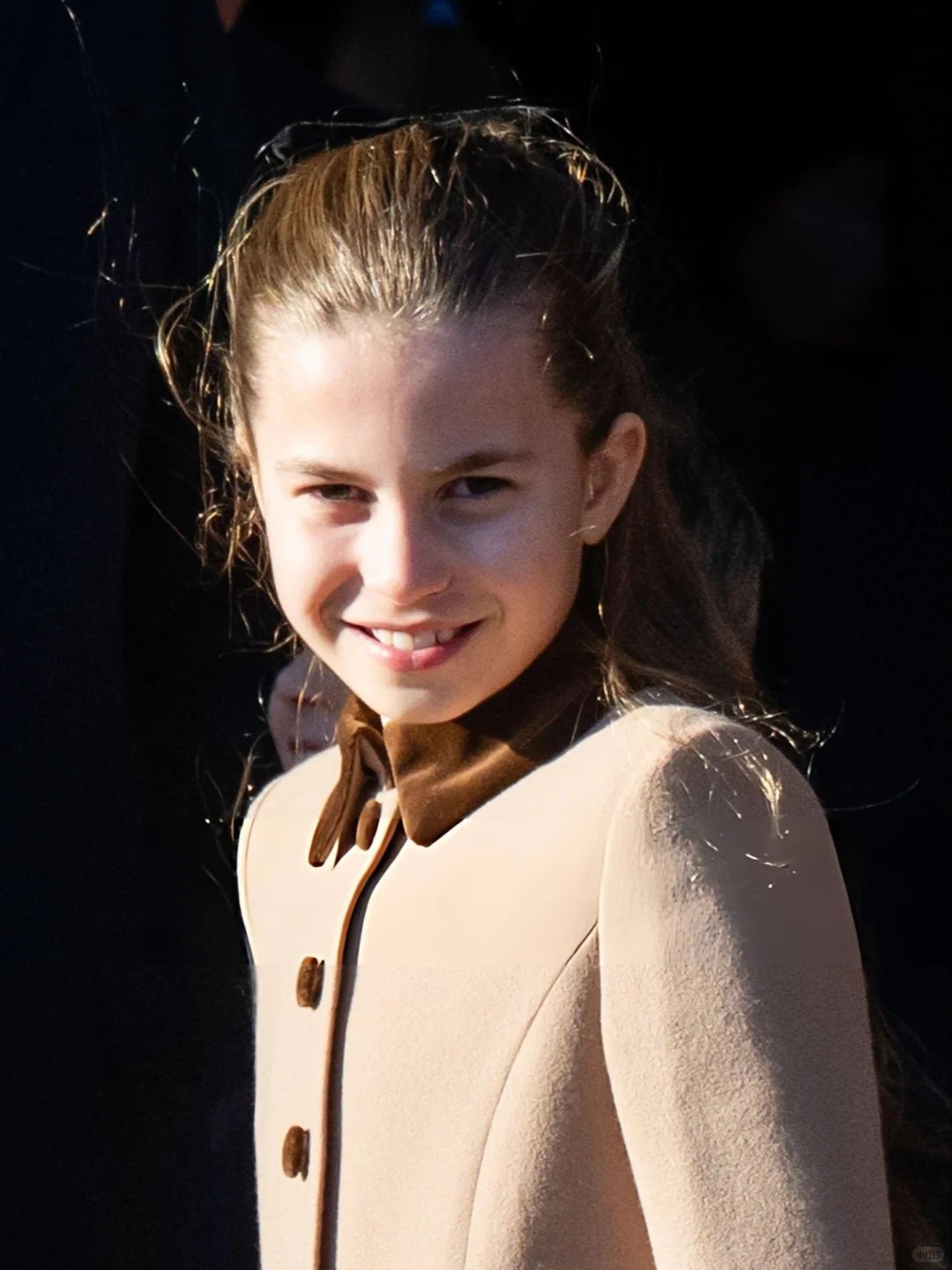 "Công chúa hạt dẻ" nhà Kate: Charlotte 10 tuổi khí chất ngút ngàn, diện đồ "Old Money" chuẩn người thừa kế sáng giá cong chua charlotte hoang gia anh 14 176671908418440702181 1766740865915 17667408669221131474137