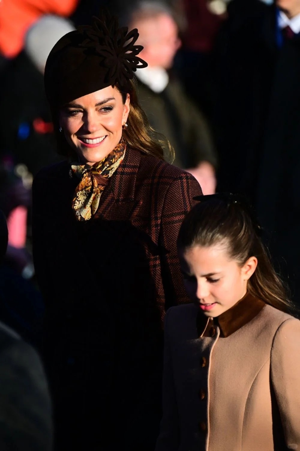 "Công chúa hạt dẻ" nhà Kate: Charlotte 10 tuổi khí chất ngút ngàn, diện đồ "Old Money" chuẩn người thừa kế sáng giá cong chua charlotte hoang gia anh 22 1766719053325836860996 1766740881983 17667408823731450711598