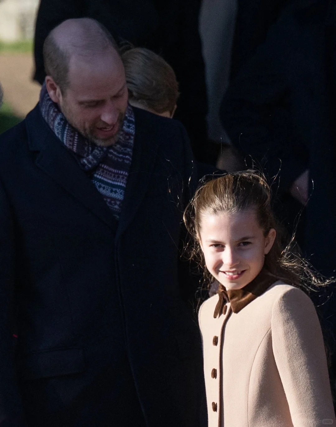 "Công chúa hạt dẻ" nhà Kate: Charlotte 10 tuổi khí chất ngút ngàn, diện đồ "Old Money" chuẩn người thừa kế sáng giá cong chua charlotte hoang gia anh 23 17667190533271877281863 1766740883128 1766740895444179698875