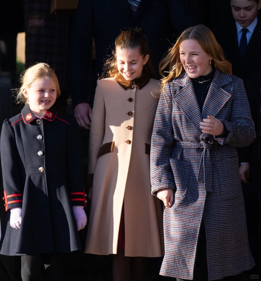 "Công chúa hạt dẻ" nhà Kate: Charlotte 10 tuổi khí chất ngút ngàn, diện đồ "Old Money" chuẩn người thừa kế sáng giá cong chua charlotte hoang gia anh 24 17667190533332036950159 1766740896090 17667408964252076808460