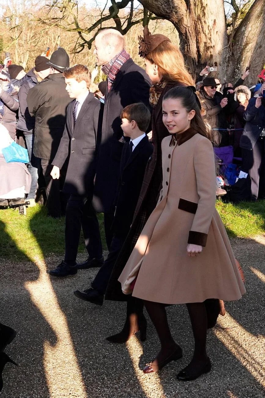 "Công chúa hạt dẻ" nhà Kate: Charlotte 10 tuổi khí chất ngút ngàn, diện đồ "Old Money" chuẩn người thừa kế sáng giá cong chua charlotte hoang gia anh 27 1766719012044883086064 1766740860464 1766740860745558586599