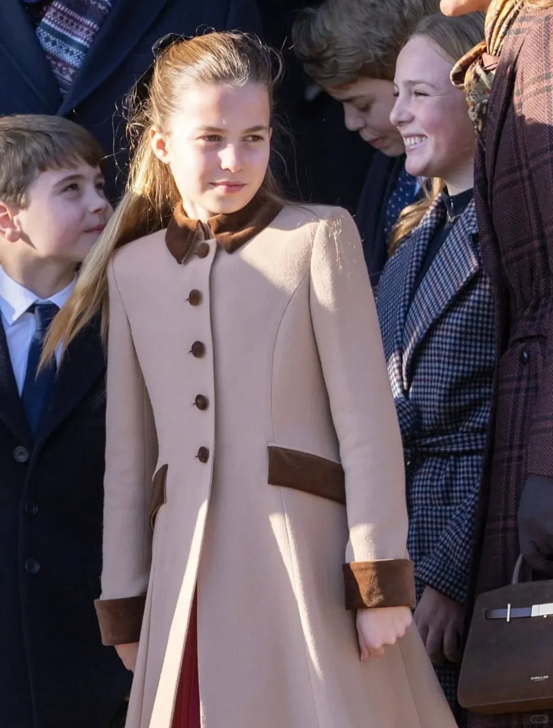 "Công chúa hạt dẻ" nhà Kate: Charlotte 10 tuổi khí chất ngút ngàn, diện đồ "Old Money" chuẩn người thừa kế sáng giá cong chua charlotte hoang gia anh 4 1766719134322712099927 1766740899120 17667408993101033942500