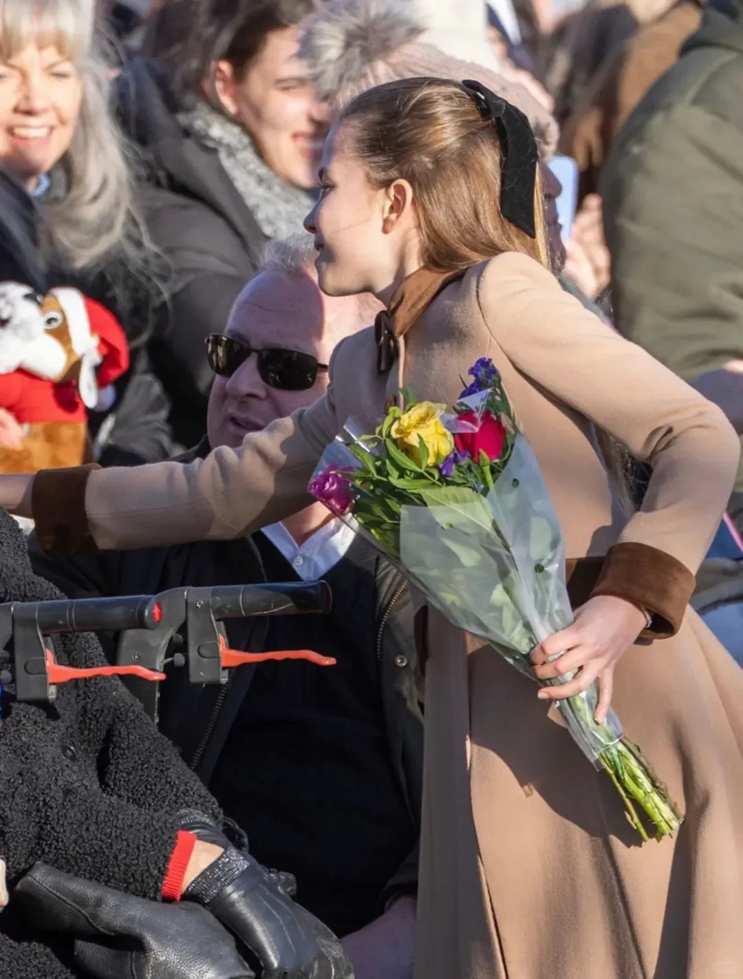 "Công chúa hạt dẻ" nhà Kate: Charlotte 10 tuổi khí chất ngút ngàn, diện đồ "Old Money" chuẩn người thừa kế sáng giá cong chua charlotte hoang gia anh 7 1766719134346950607209 1766740899916 1766740900157170352215