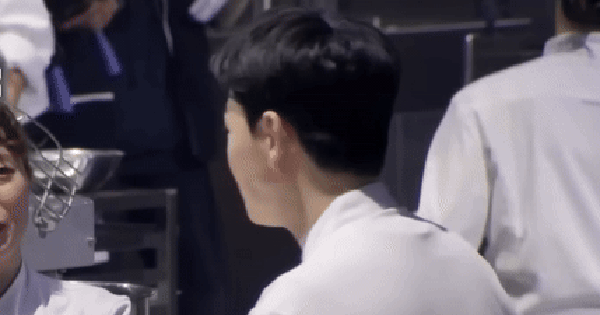 Ca sĩ điển trai hết thời đi làm thợ bánh, thốt ra 1 câu đắng ngắt cs 17707108457321191423175 0 0 225 430 crop 1770710888719233387594gifpng