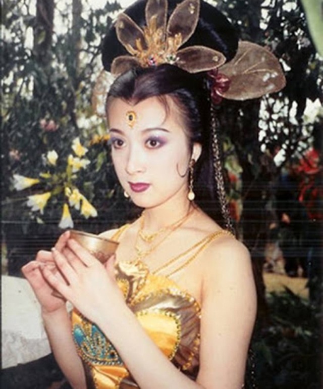 Nữ diễn viên sa sút đến thương sau khi bị đàn em ngọc nữ giật chồng,