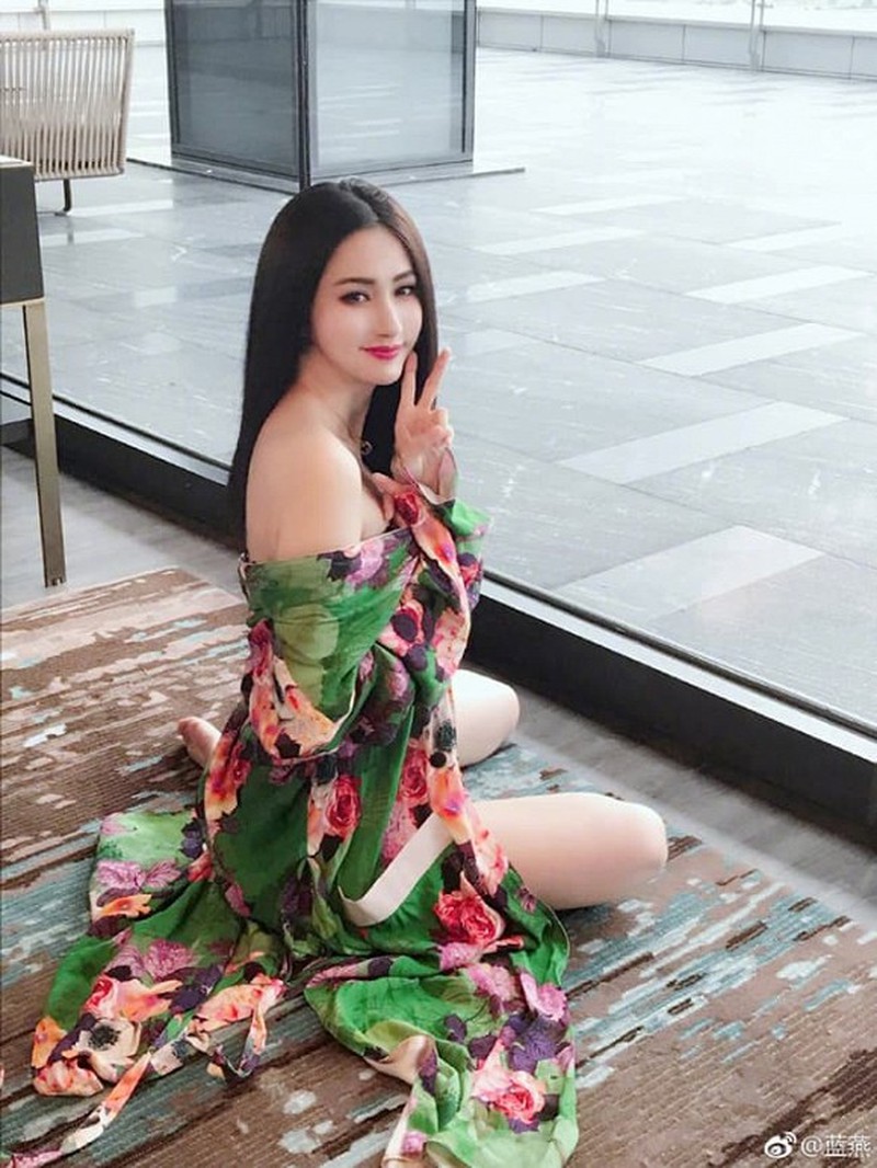 "Mỹ nhân đẹp nhất phương Đông" đổi đời nhờ phim 18+ nhưng phải trả giá bằng cả thanh xuân vì chứng sợ đàn ông cuoc song hien tai cua nu than phim cap 3 lam yen hinh 4 1647655124 676 width800height1066 1772285102705 1772285102811978584440