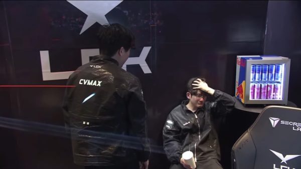 LMHT: HLV cvMax trở nên viral cùng hình ảnh tuyển thủ “khóc vì bị sấy” trong trận đấu với T1 cvmax thumbjpg