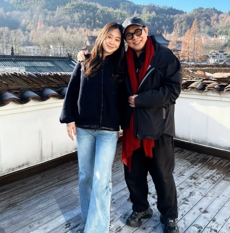 Con gái sao nam gây tranh cãi vì câu hỏi nhạy cảm khi bố đang nằm viện: Bản di chúc bố để chỗ nào?- Ảnh 3.