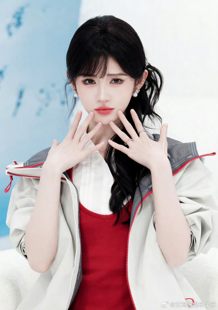 “Mỹ nữ 4000 năm có một” khổ trăm bề vì công ty quản lý- Ảnh 2.