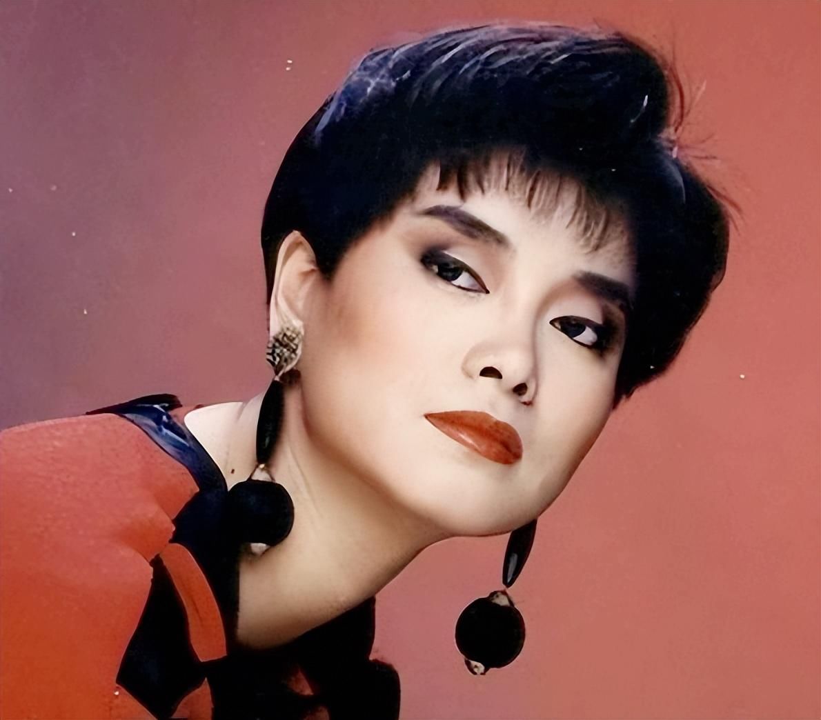 Nữ diva dại dột từ bỏ tài sản gần 100.000 tỷ đồng của chồng quá cố, 2 năm sau mọi chuyện mới vỡ lẽ- Ảnh 2.