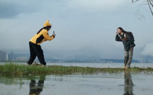 Video về shipper gây tranh cãi: “Họ vẫn chưa đủ khổ sao?”- Ảnh 2.