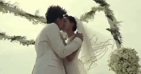 Sao nữ kém sắc bị netizen công kích dữ dội hơn 10 năm vì cưới nam thần đẹp nhất showbiz dc1 1766045199623479631999 42 0 278 451 crop 17660452188271274479397gifpng