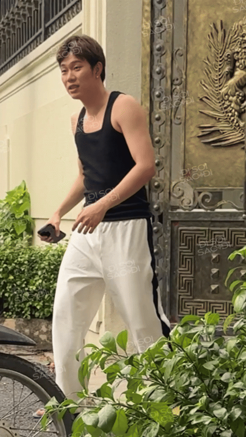 Bắt gặp Dương Domic tại biệt thự mới giữa tin đồn yêu Linh Ka, diện mạo đời thường suýt nhận không ra- Ảnh 1.