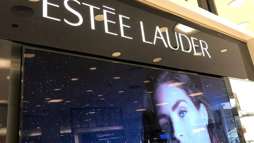 Estée Lauder bị phạt 14 tỷ đồng: “Hóa chất vĩnh cửu” được hãng này sử dụng có hại thế nào?- Ảnh 1.