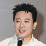 Doanh thu 5 bộ phim hơn 2100 tỷ, Trấn Thành bỏ túi bao nhiêu? der02402 17718145711641504130209 1772116816671425045269 0 0 1198 2289 crop 1772116836226730095835jpg