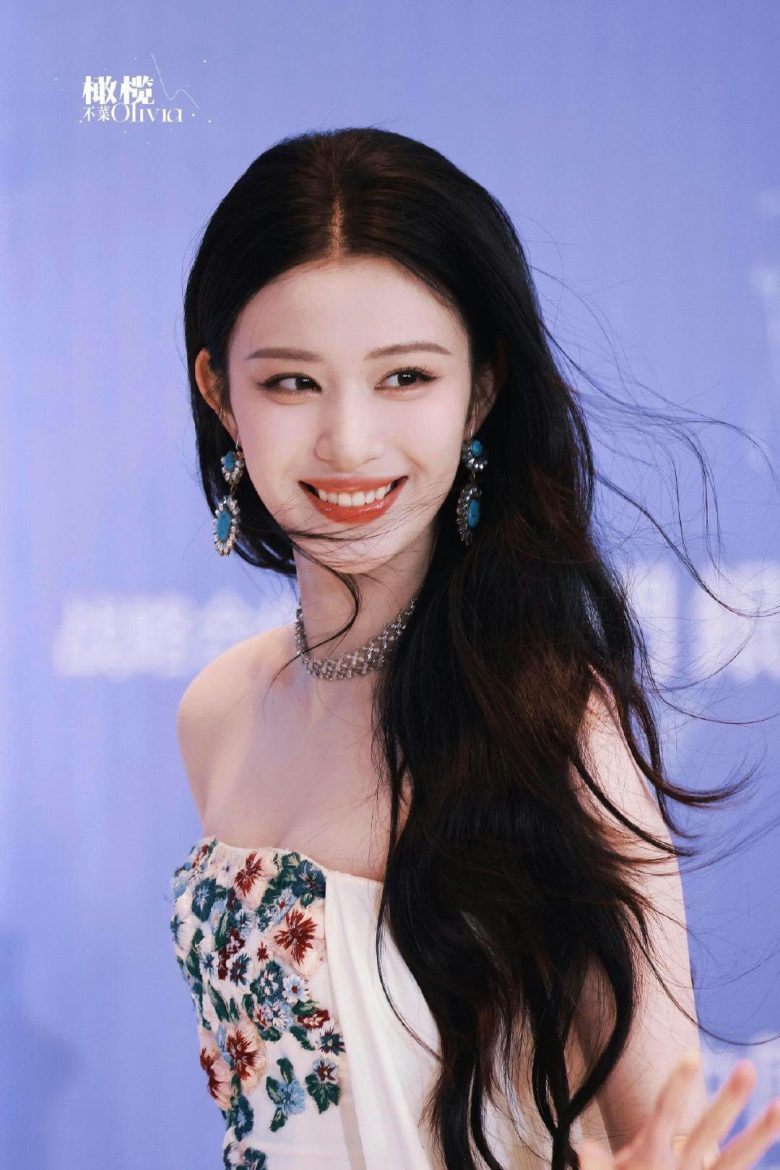 Bí ẩn sau đôi mắt đẹp mơ màng của