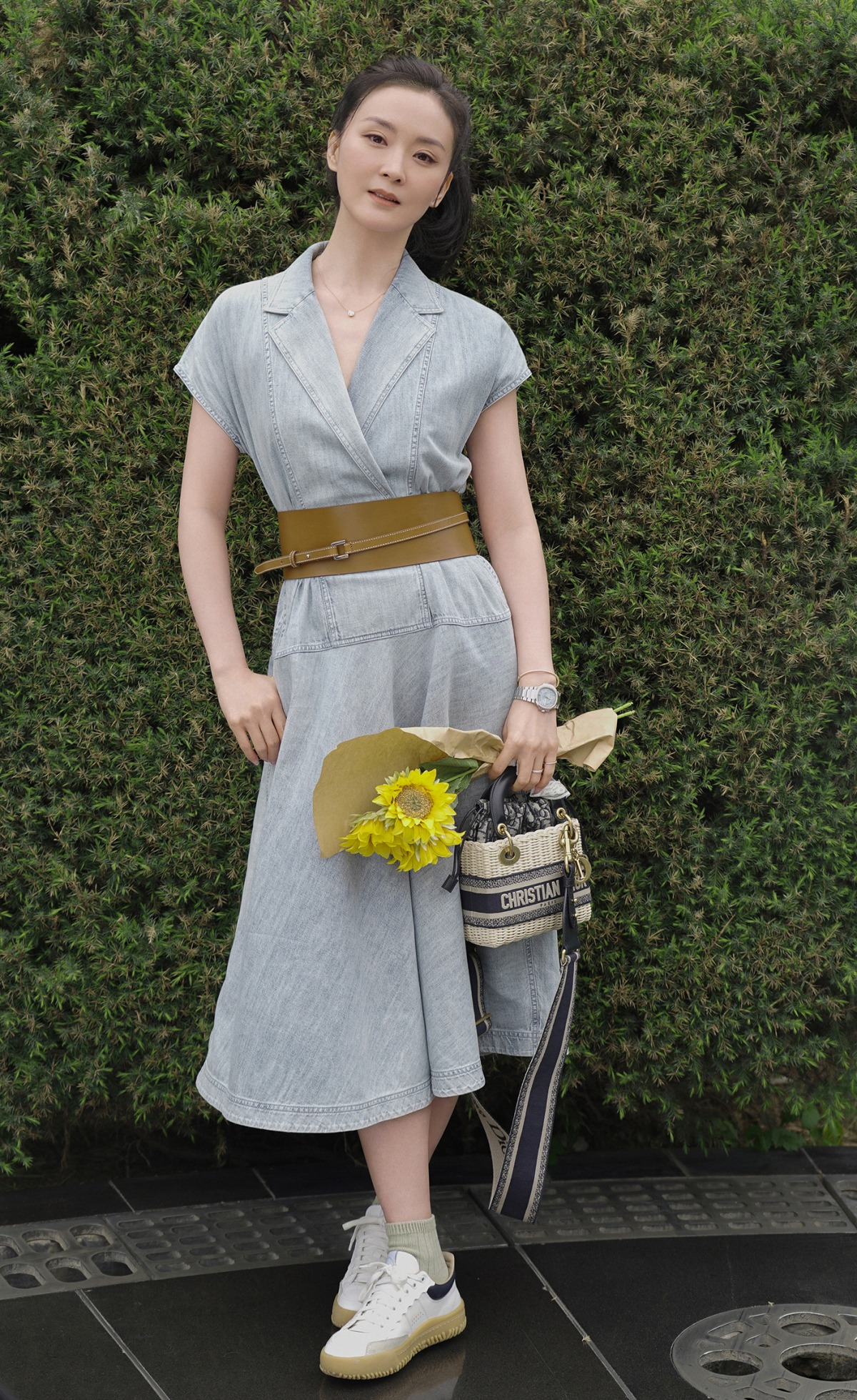 Mỹ nhân Hoàn Châu Cách Cách quỳ xuống rửa chân cho mẹ chồng quý tộc, nai lưng trả nợ 4.000 tỷ cho chồng đại gia- Ảnh 7.