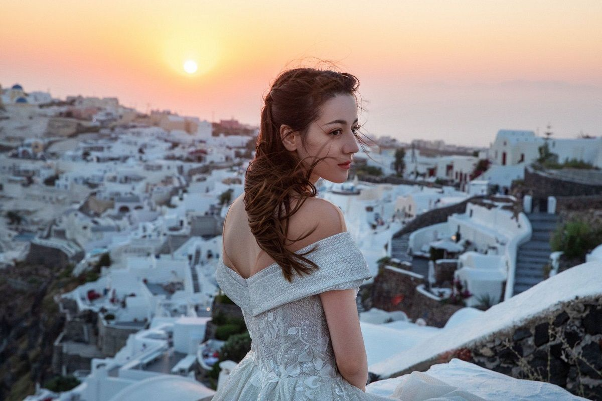 Không cô dâu nào đẹp bằng Địch Lệ Nhiệt Ba!- Ảnh 1.