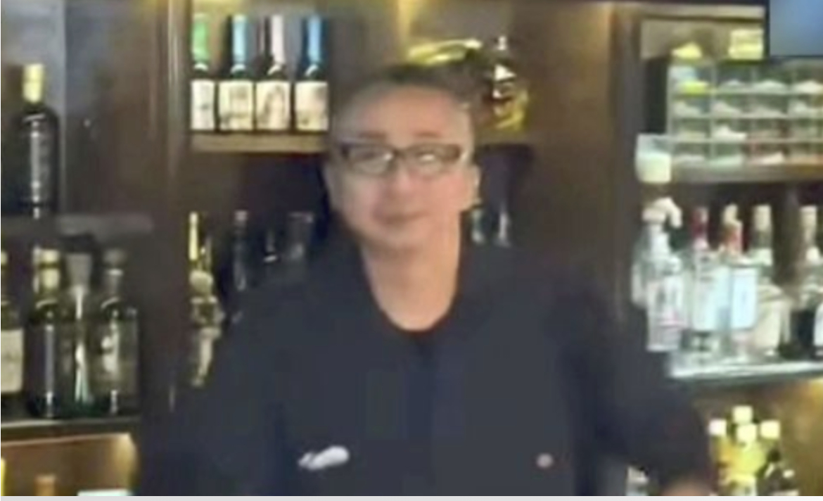 Vụ thi thể cô gái bị giấu trong khe tường quán ăn Nhật: Chủ quán bật 5 máy lọc không khí, liên tục hỏi khách “có mùi lạ không?”- Ảnh 1.