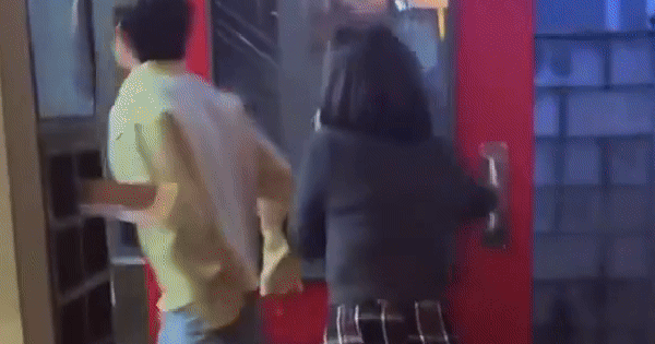 Sốc: Ca sĩ hạng S bị tố làm nhân tình cho đại gia, cùng người yêu làm màu ở đêm từ thiện không biết ngượng do1 1765978124726717268044 100 0 410 593 crop 17659781747101035743540gifpng