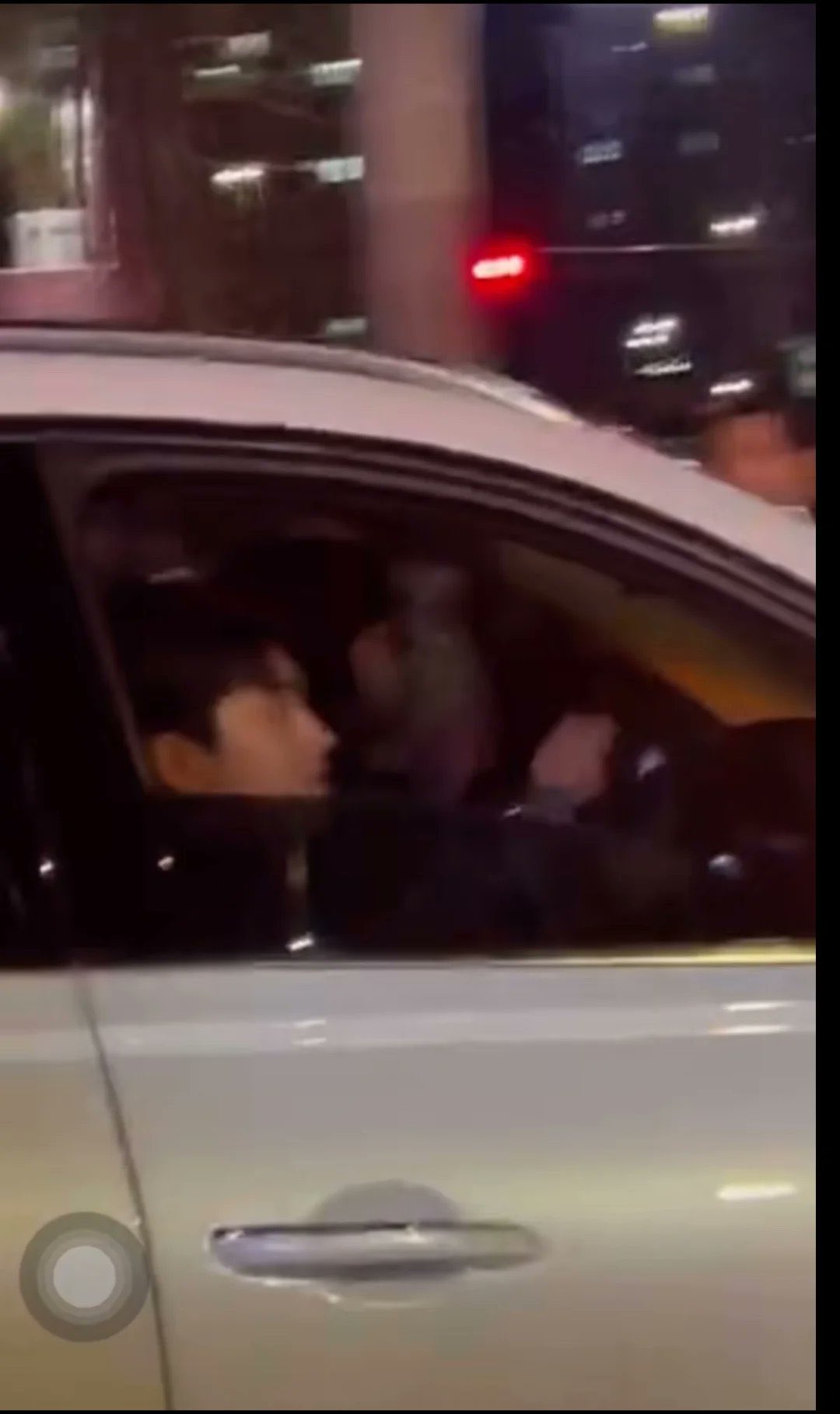 Sốc: Ca sĩ hạng S bị tố làm nhân tình cho đại gia, cùng người yêu làm màu ở đêm từ thiện không biết ngượng- Ảnh 3.