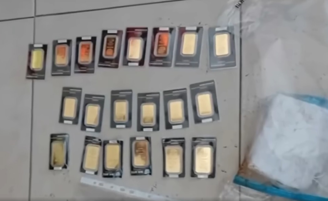 Dọn nhà, người đàn ông ném 20 thỏi vàng trị giá 3,6 tỷ đồng vào thùng rác- Ảnh 1.