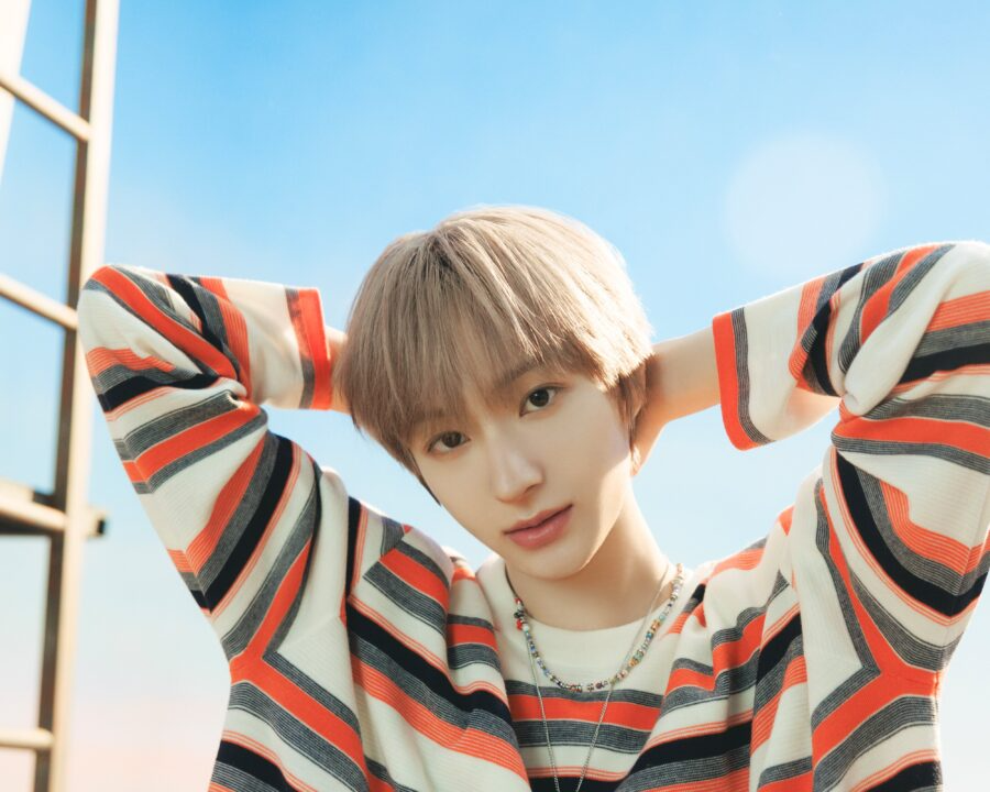 Nam ca sĩ lộ cánh tay chỉ còn