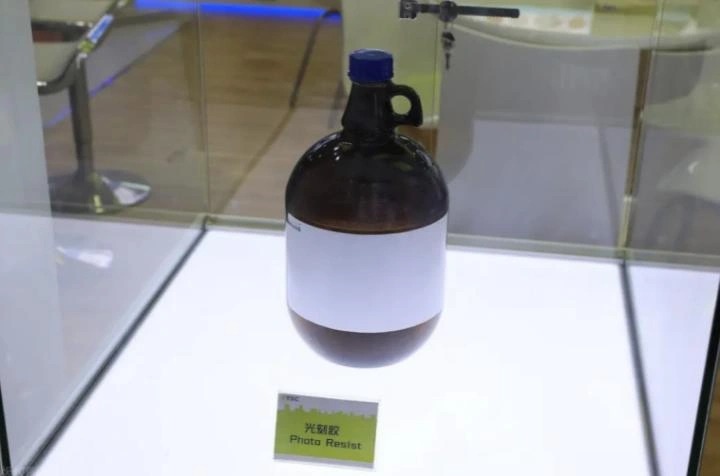 Một chiếc chai thủy tinh trong tay Trung Quốc khiến thế giới dè chừng: Bắc Kinh vừa công bố điều bất ngờ- Ảnh 1.