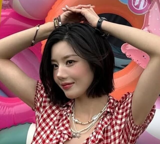 Nữ thần Waterbomb che mũi vì