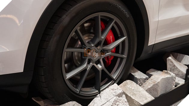 2025 PMGC: Can Canh Sieu Xe Porsche Cayenne Dang Cho Don FMVP Cua Giai Dau 7 2025 PMGC: Cận Cảnh Siêu Xe Porsche Cayenne Đang Chờ Đón FMVP Của Giải Đấu 7