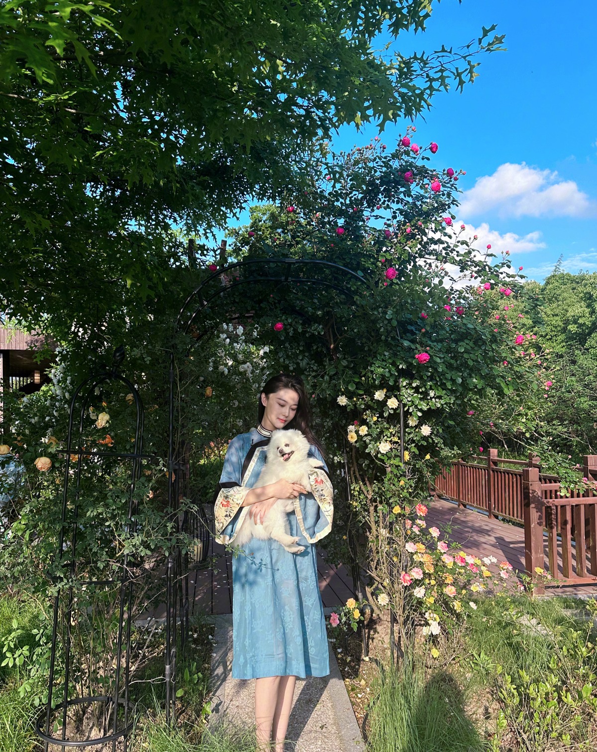 Sao nữ lấy chồng quân nhân soái ca: Cảnh làm vợ trồng hoa - nuôi lợn gây ngỡ ngàng, nhan sắc thay đổi khó tin- Ảnh 5.