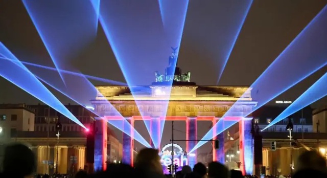 Châu Âu rực rỡ sắc màu, chào đón năm mới 2026 đầy hy vọng- Ảnh 3.