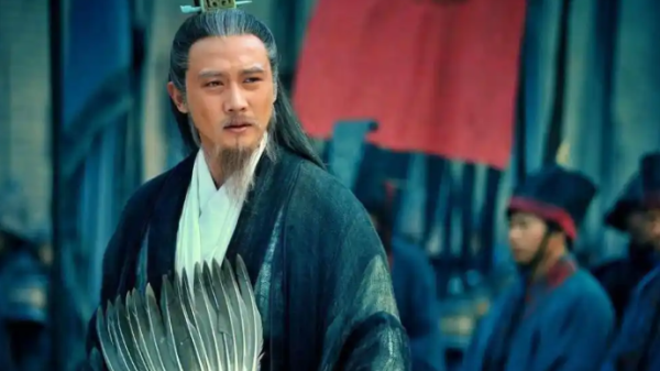 Vì sao 2 chân lành lặn nhưng Gia Cát Lượng vẫn chọn ngồi "xe lăn" khi ra trận? e 1765787325940 17657873261911736375827