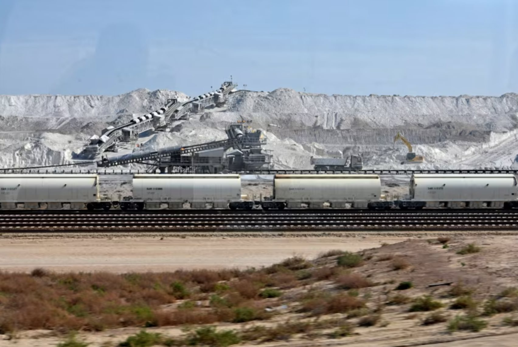 Phát hiện la liệt khoáng sản trị giá 2.500 tỷ USD, nền kinh tế 1.270 tỷ USD tuyên bố sắp thay đổi cuộc đua đất hiếm, Mỹ lập tức để mắt- Ảnh 1.