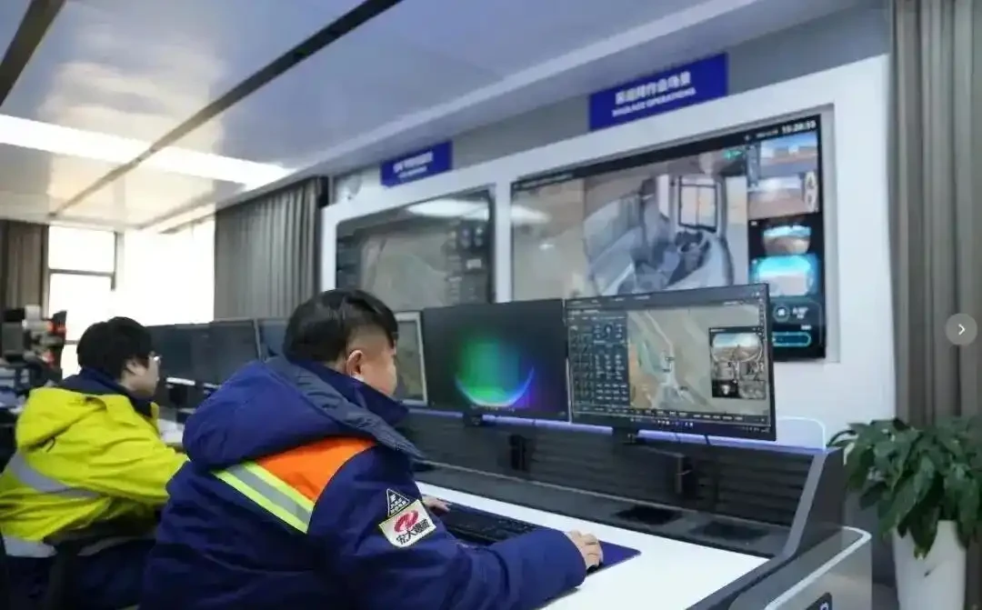 Phát hiện 147 xe tải Trung Quốc không người lái bí mật khai thác kho báu lộ thiên lớn có diện tích 102,75 km2, được đầu tư hơn 712 tỷ đồng- Ảnh 3.