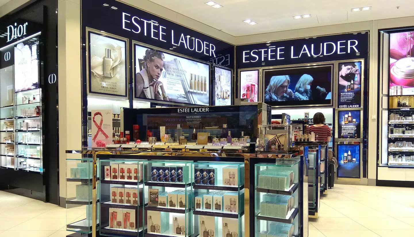 Estée Lauder bị phạt 14 tỷ đồng: “Hóa chất vĩnh cửu” được hãng này sử dụng có hại thế nào?- Ảnh 2.