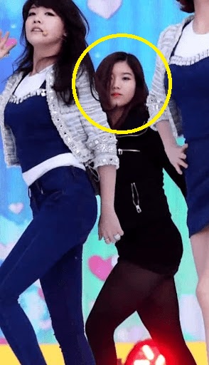 Nữ thần Waterbomb che mũi vì